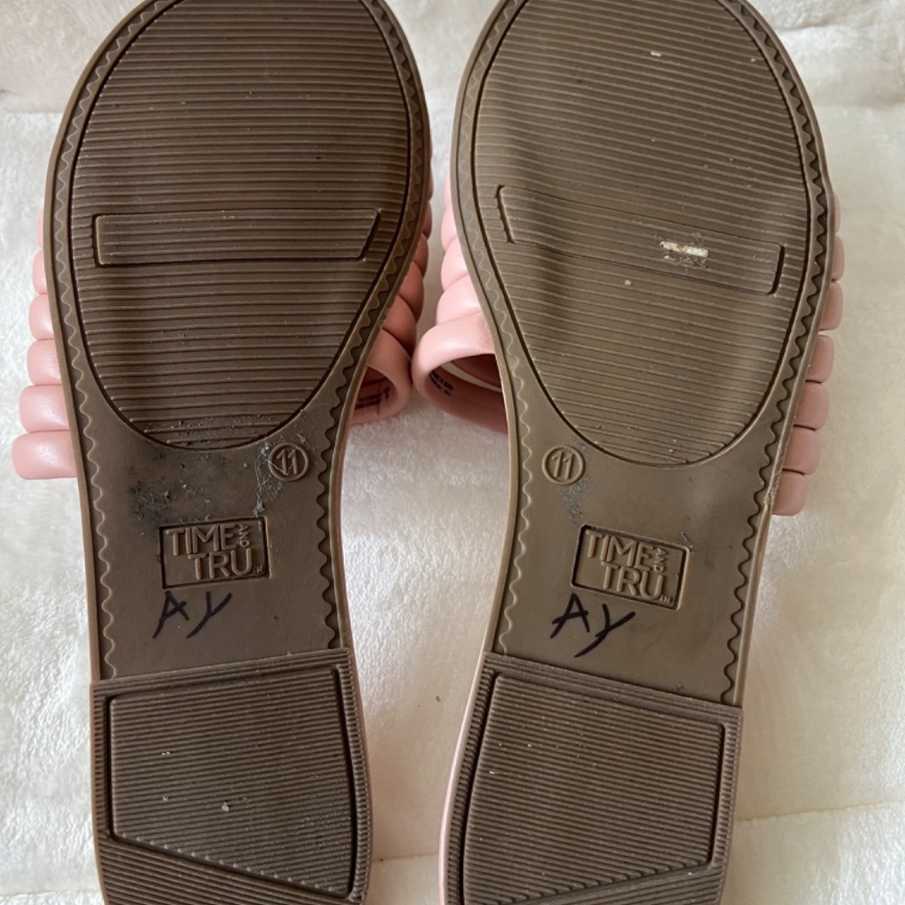Time and Tru Slippers - Picture 5 of 7